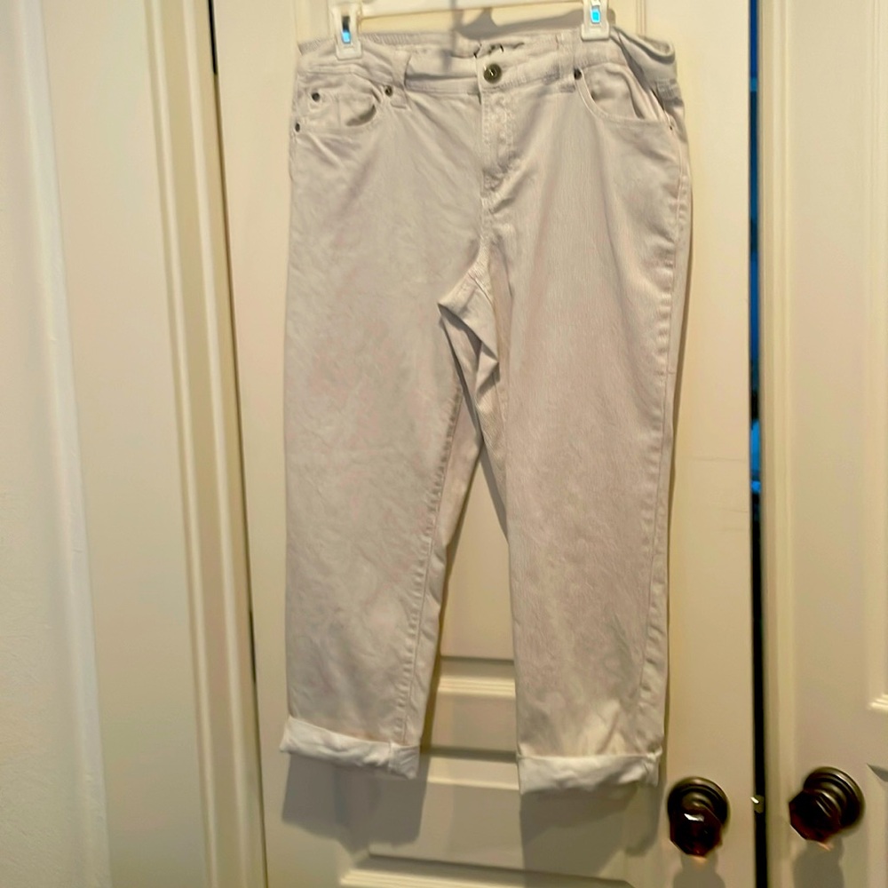 White rolled ankle Jean pant striped faded blue and white.